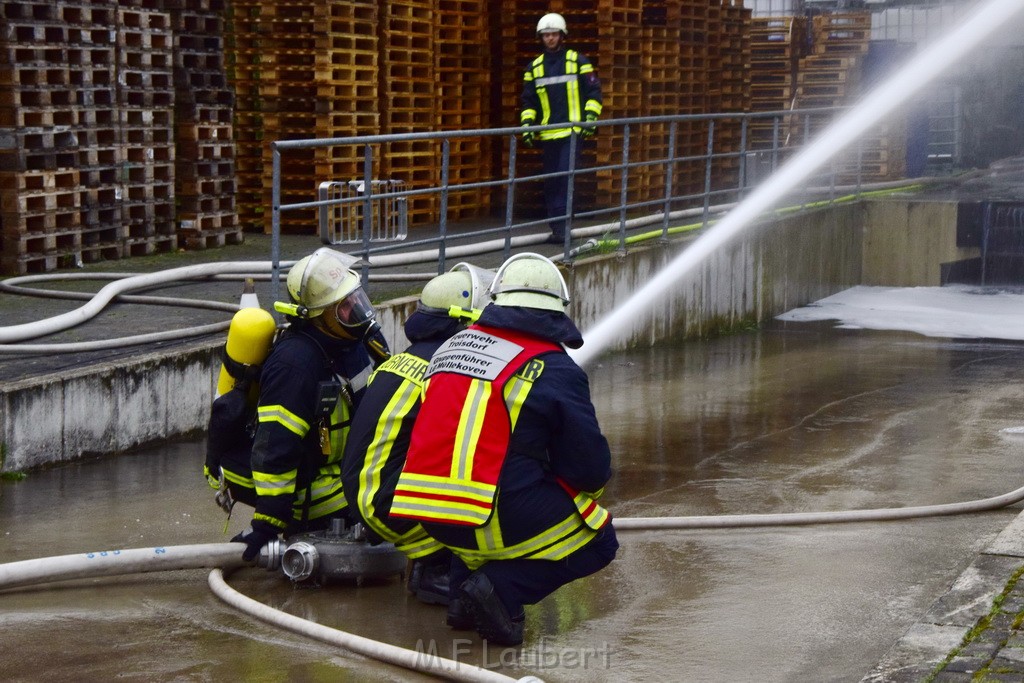 Grossbrand Halle Troisdorf Kriegsdorf Junkersring P175.JPG - Miklos Laubert